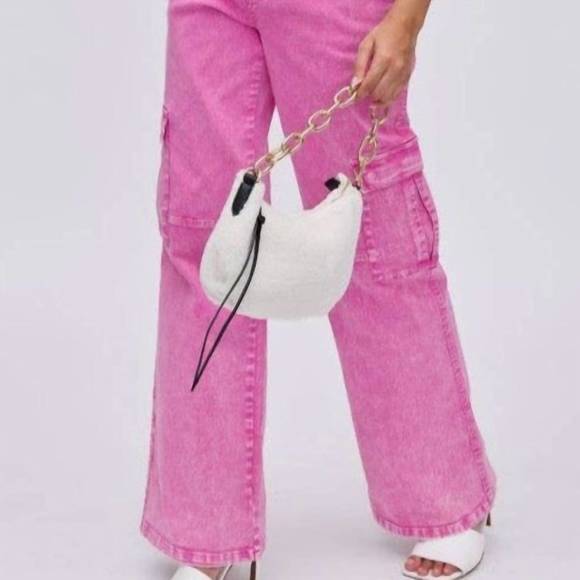 NEW URBAN EXPRESSIONS sherpa crossbody bag in white - Picture 7 of 8